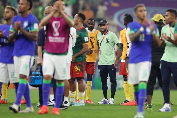 Neymar acompañó al equipo en la derrota ante Camerún | Getty Images