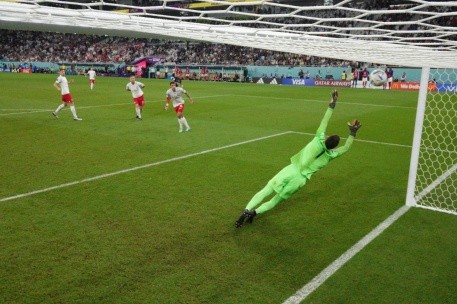 Así se vio el primer golazo de Kylian Mbappé a Polonia en el 3-0 de Francia en los octavos de final de Qatar 2022. (Getty Images).
