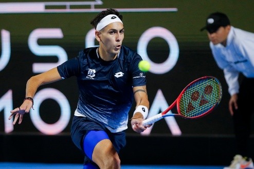 Alejandro Tabilo en el partido de exhibición que disputó en Chile ante Rafael Nadal. (Getty Images 2022).