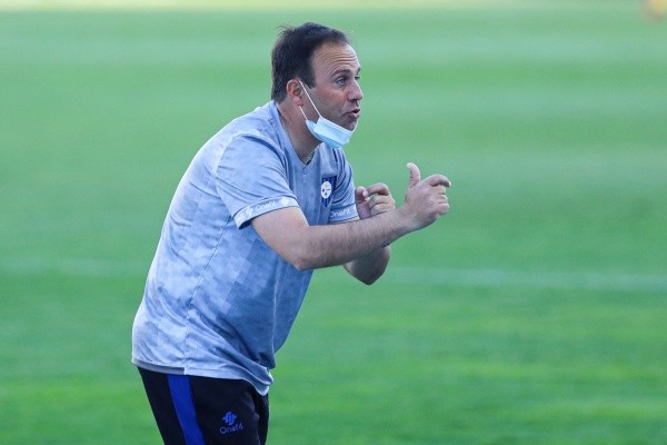El entrenador rosarino suma una nueva experiencia en el fútbol chileno.