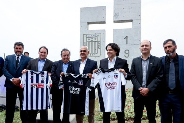 Valladares dijo presente en la inauguración del Parque de la Memoria Blanquiazul. | Foto: CSD Colo Colo.