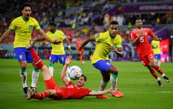 Alex Sandro apunta a volver ante Croacia en estos cuartos de final. | Foto: Getty Images.