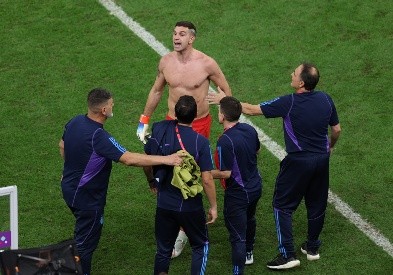Dibu Martínez y la reacción que tuvo luego de que Argentina le ganara a Países Bajos. (Getty Images 2022).