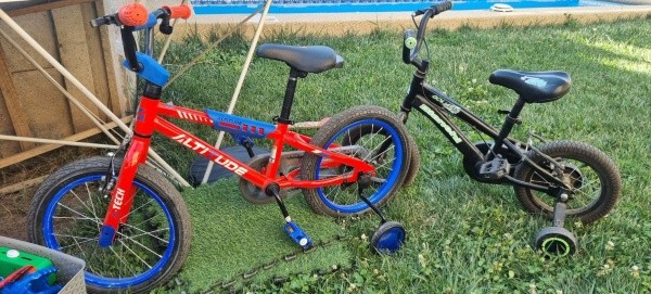 Hijo de Gabriel Costa dona sus juguetes