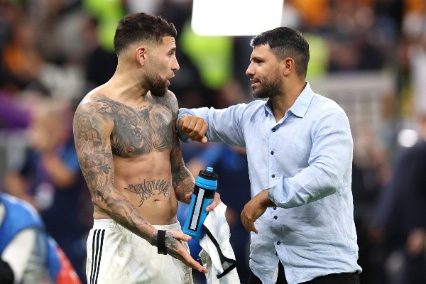 Sergio Agüero también celebró con Nicolás Otamendi, quien fue su compañero en el Manchester City. (Getty Images 2022).