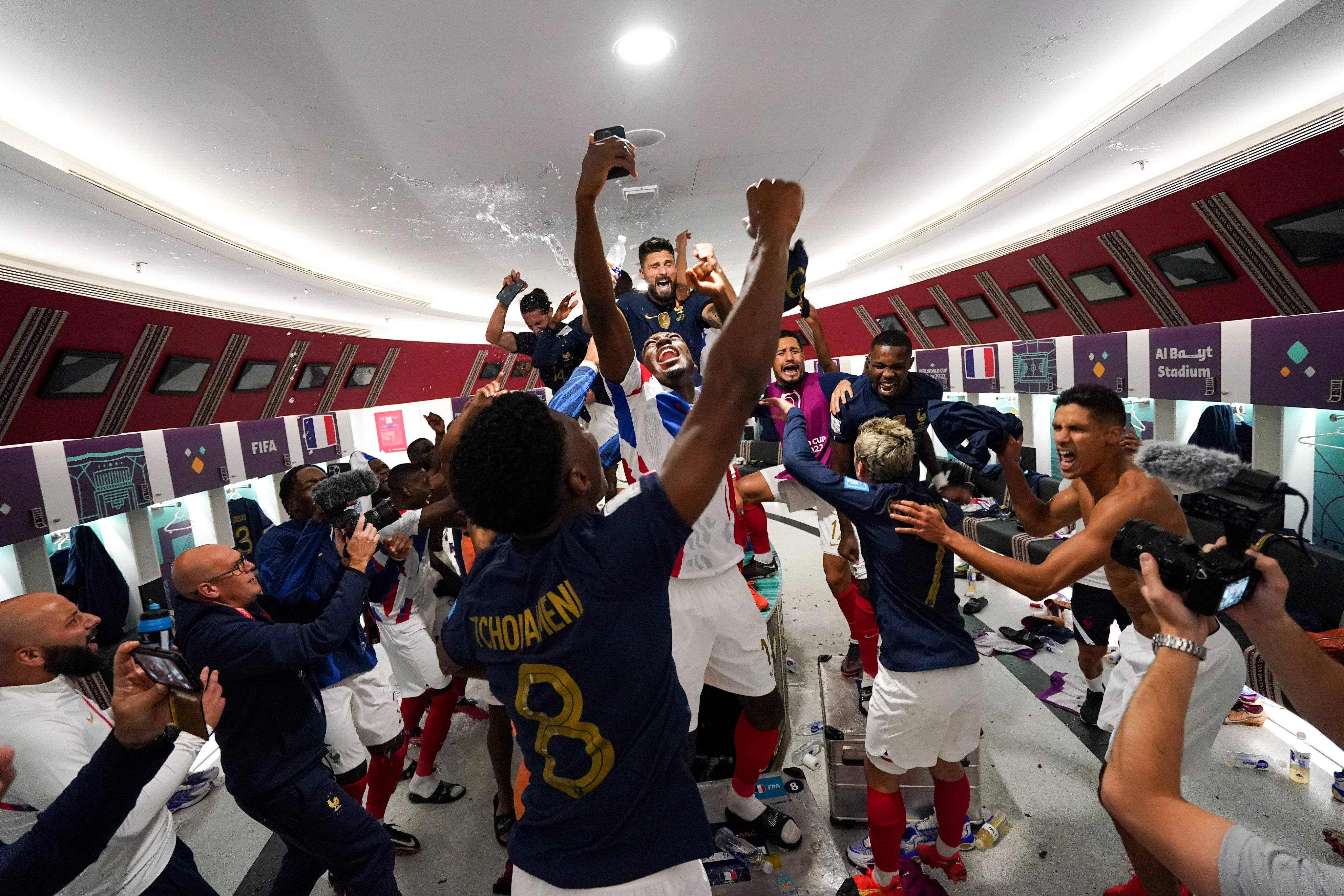 La celebración con todo en el camarín. Foto: @equipedefrance