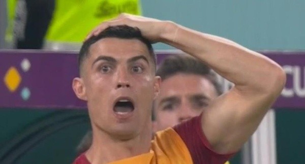 La cara de Cristiano Ronaldo ante el error de Diogo Costa que costó barato ante Ghana. (Captura).