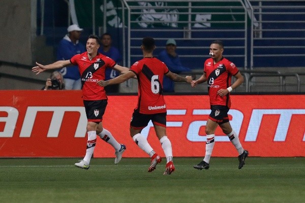 Churín celebra uno de sus goles en Atlético Goianiense este 2022 (Getty)