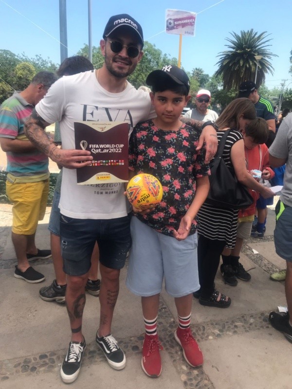 Chino Millar llegó a compartir con los pequeños