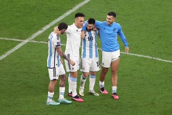 Messi celebra junto a sus compañeros la clasificación (Getty)