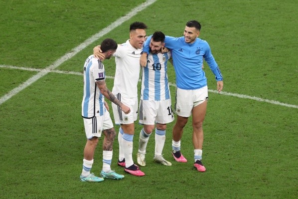 Messi celebra junto a sus compañeros la clasificación (Getty)