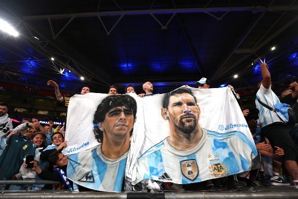 Messi y Maradona son los grandes ídolos del fútbol argentino (Getty)