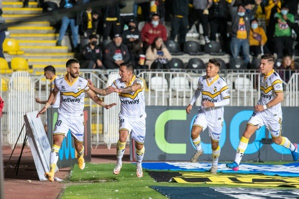 Nicolás Gauna celebra el único gol que convirtió en Coquimbo Unido. (Agencia Uno).