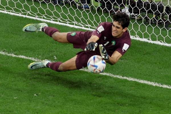 Yassine Bounou detuvo los penales de Soler y Busquets en octavos.