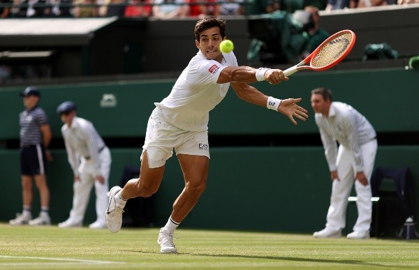 Uno de los momentos más destacados del 2022 del tenis chileno lo protagonizó Garin, quien cayó el 6 de julio en cuartos de final de Wimbledon a manos de Nick Kyrgios. | Foto: Getty