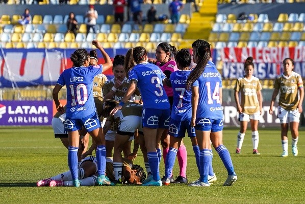 La primer polémica del partido en Sausalito. Foto: Guille Salazar / Redgol.