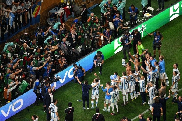 Argentina celebra luego de ganar la tanda de penales a Francia y consagrarse como campeón de Qatar 2022. (Getty Images).