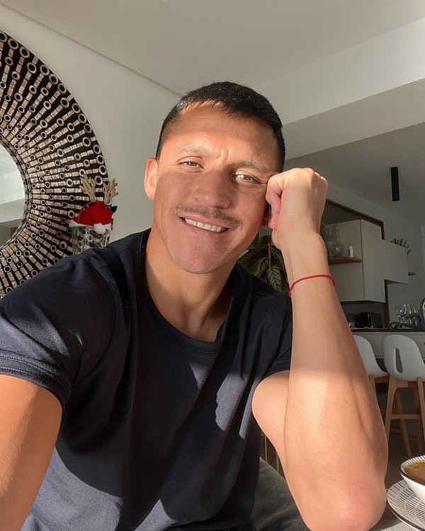 Alexis y el look con bigote con el que revolucionó su Instagram