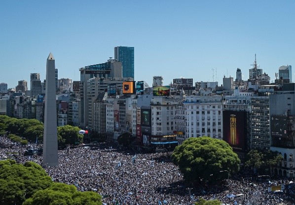 El Obelisco y la Avenida 9 de Julio está completamente repleta de hinchas argentinos. | Foto: Getty Images.