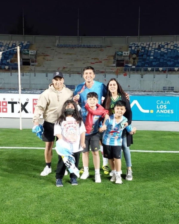 Acevedo celebra el título de Copa Chile con su familia (Instagram)