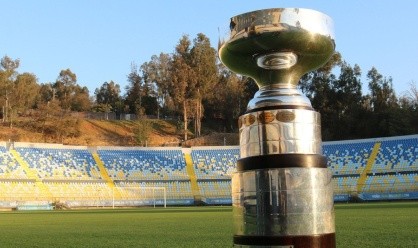El trofeo de la Supercopa que espera las vitrinas de Colo Colo y Magallanes. Foto: ANFP
