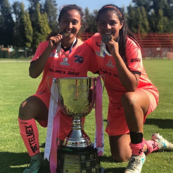 Espina con la camiseta de Aztecas UDLAP. (Instagram mely_es)