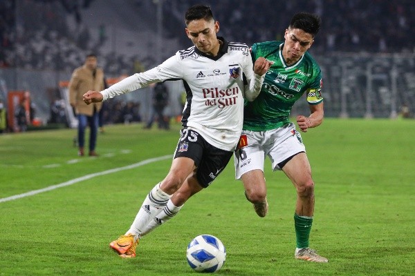 Joan Cruz espera aclarar su futuro para saber si seguirá en Colo Colo. Foto: Agencia Uno