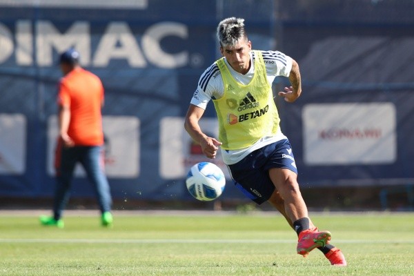 Fernández arriba desde Independiente. Foto: U. de Chile.