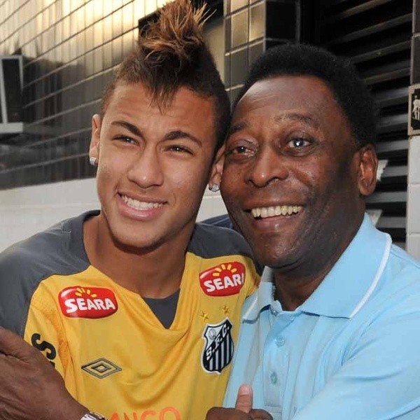 Neymar compartiendo con Pelé en Santos.