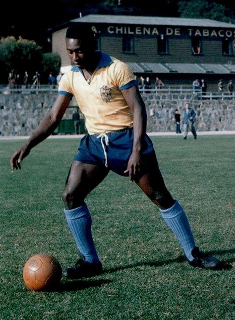 En el Mundial de Chile 62, Brasil entrenó en la cancha del Estadio de la Compañía Chilena de Tabacos en Valparaíso, con Pelé como la máxima estrella del orbe. | Foto: Archivo