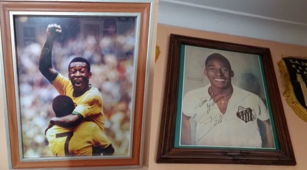 Fotos de Pelé con autógrafo. | Foto: Paulo Flores