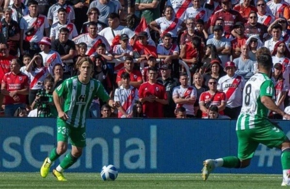 Félix Garreta sumó minutos en el amistoso del Betis ante River Plate. | Foto: Instagram