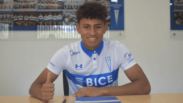Juan Francisco Rossel (17 años) firmó su primer contrato profesional en la UC. (Comunicaciones Cruzados SADP).