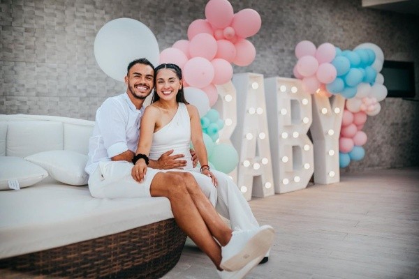 La pareja celebró la noticia con una fiesta. Foto:@Lulufotoschile / Instagram