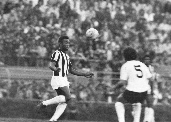 Pelé brilló en su época en el Santos (Getty)