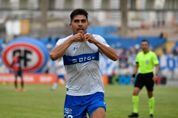 Pinares es uno de los volantes fijos en el esquema de Holan (Agencia Uno)