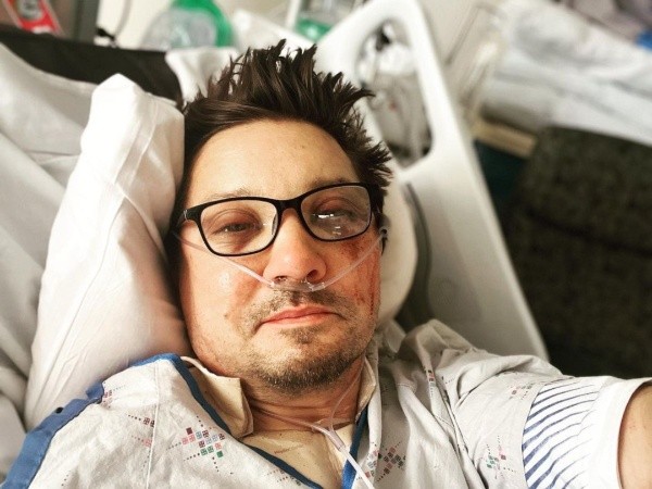Jeremy Renner comparte impactante foto hospitalizado.(Foto: Instagram)