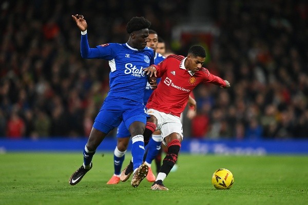 Un intenso duelo protagonizaron Manchester United y Everton en Old Trafford. | Foto: Getty