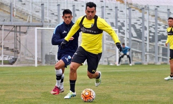 Esteban Paredes también supo lo que era convertirle un gol a Magallanes. | Foto: Colo Colo.