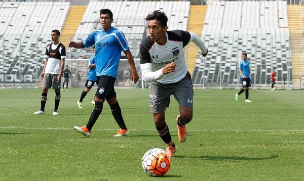 El peruano Christofer Gonzáles se dio el gusto de anotarle un gol a Magallanes. | Foto: Colo Colo.