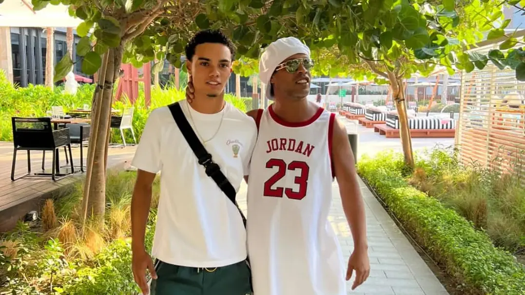 Joao de Assis Moreira junto a Ronaldo de Assis Moreira, el popular Ronaldinho. | Foto: Instagram.