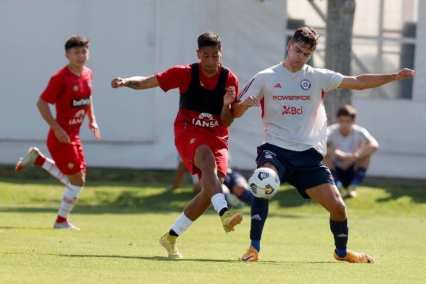 Sebastián Pino, el zaguero de la Roja sub 20 que fichó por el Deportivo Alavés de España. (Comunicaciones ANFP).