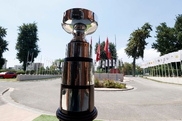 El trofeo de la Supercopa 2023.