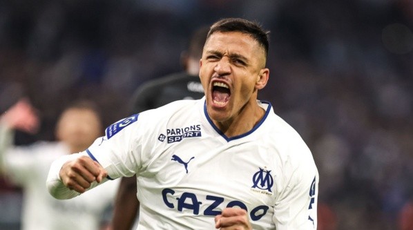 Alexis festeja su golazo para el Marsella contra Lorient. Tras el duelo lanzó palos. (Foto: Getty Images)