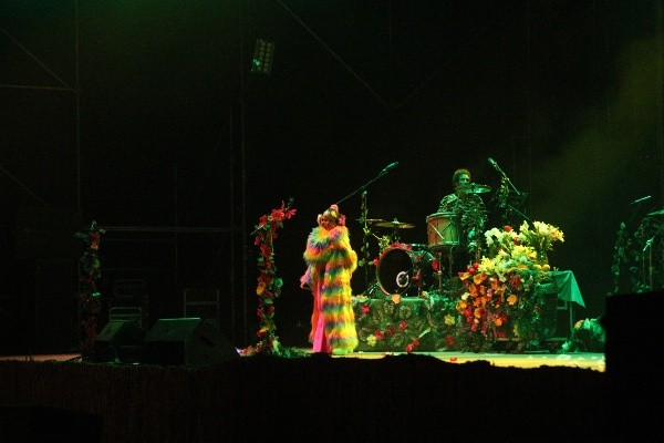 Las luces dominaron en el show de Bomba Estéreo. (Foto: Valentina Alfaro)