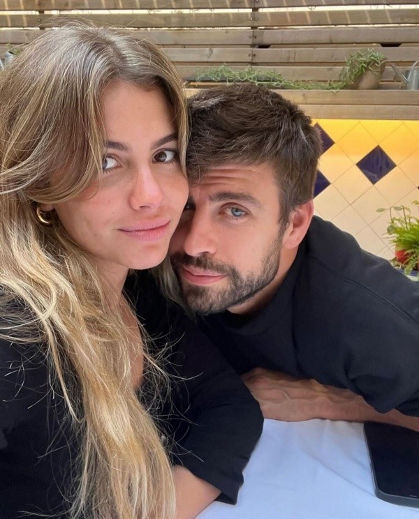 Piqué y su primera foto oficial con Clara Chía Martí. | Foto: Instagram