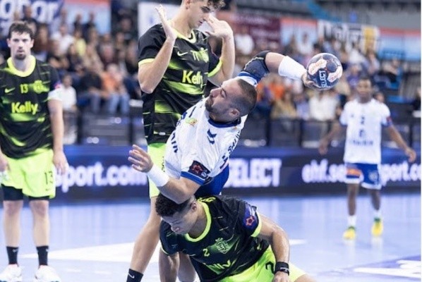 Esteban fichó en el mismo club de su hermano