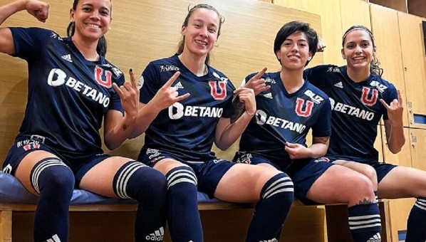 El equipo femenino de la U presentó la tercera camiseta para el 2023. | Foto: U de Chile.