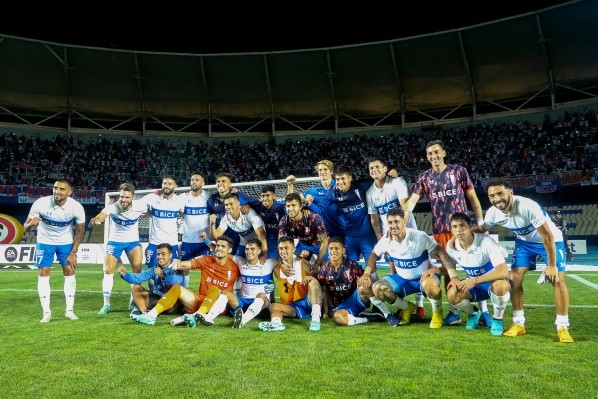 Cimbi Cuevas (a la derecha) celebra junto al equipo el triunfo en Conce (Foto: Agencia Uno)