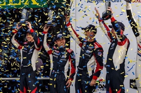 Nico Pino celebra su segundo lugar en Daytona. | Foto: Instagram